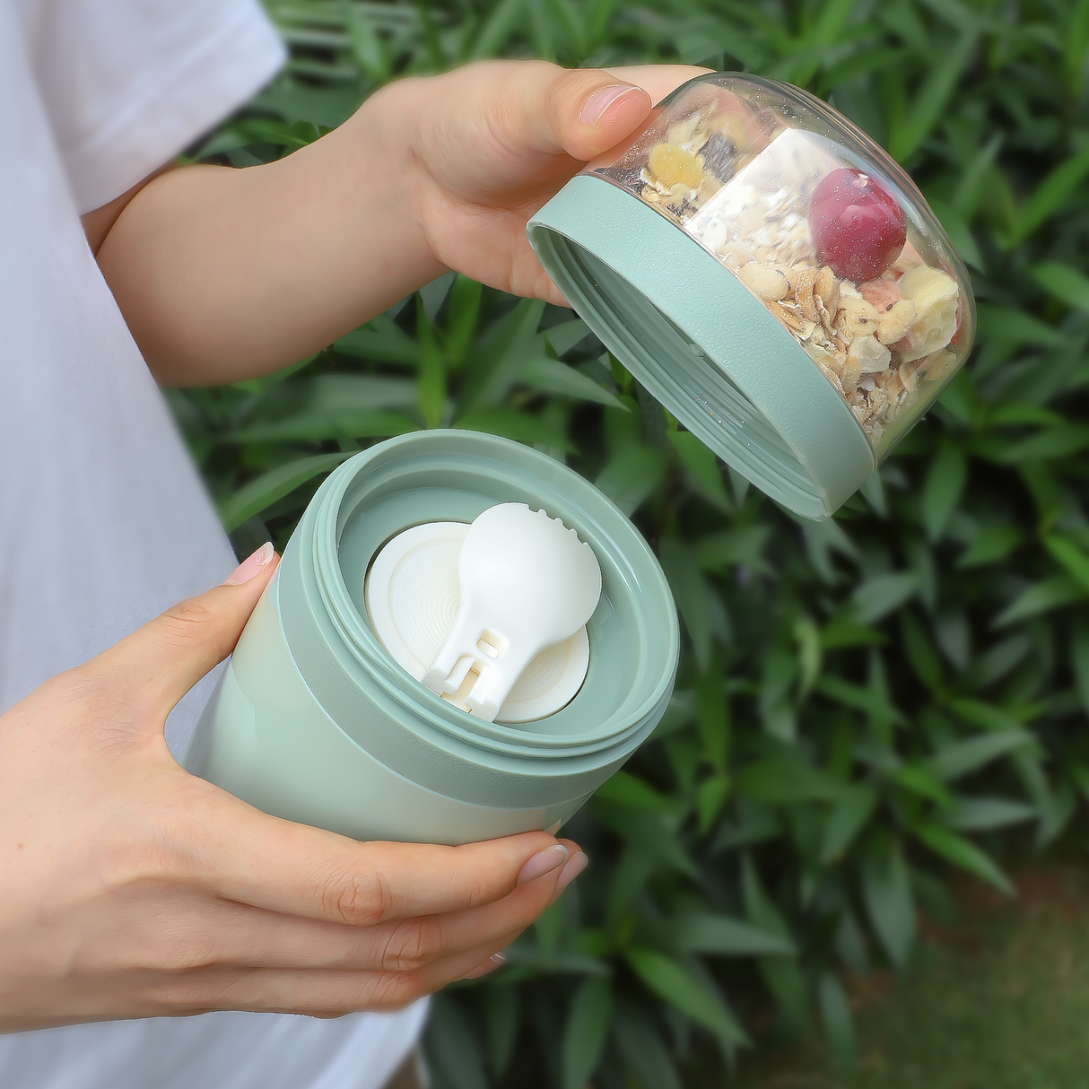Cereal Cup to Go 520 ml + 250 ml, Practical Yoghurt Cup with Spoon, Leak-Proof Cereal Cup with Sauce Box