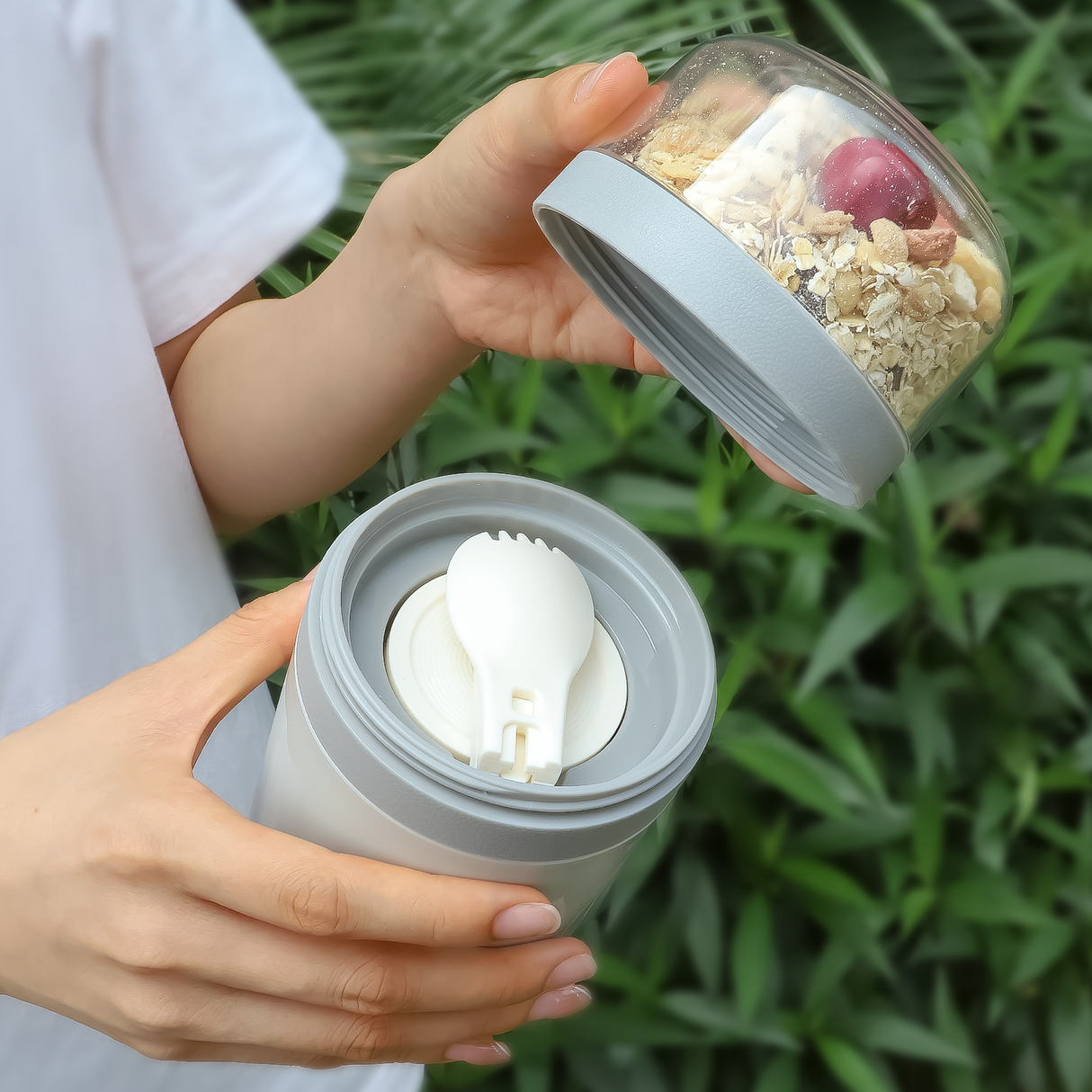 Cereal Cup to Go 520 ml + 250 ml, Practical Yoghurt Cup with Spoon, Leak-Proof Cereal Cup with Sauce Box