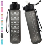 Bugucat Water Bottle 1000ML, Drinks Bottle with Straw and Time Markings, Leak Proof Sport Jug Reusable, BPA Free Tritan Water Storage Container for Gym Outdoor Cycling Fitness Outdoor, 1 Click Open